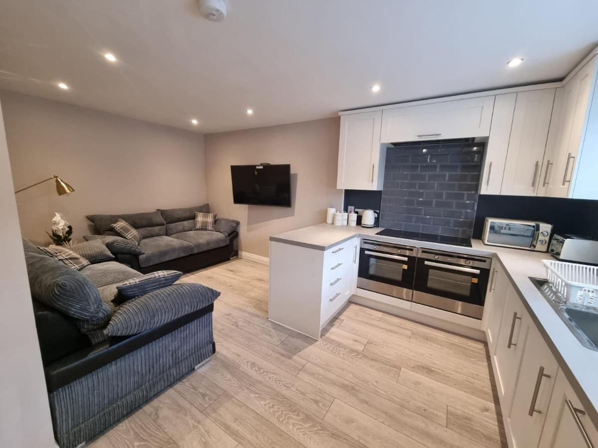 6 Dbl Bed, Central Huddersfield House Inc Parking Buitenkant foto
