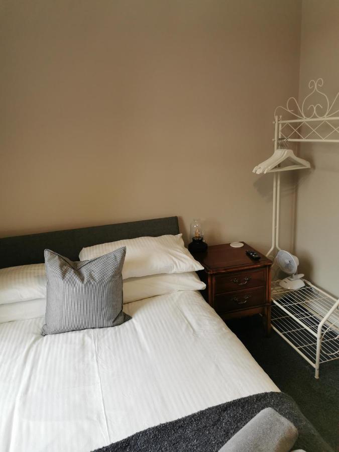 6 Dbl Bed, Central Huddersfield House Inc Parking Buitenkant foto