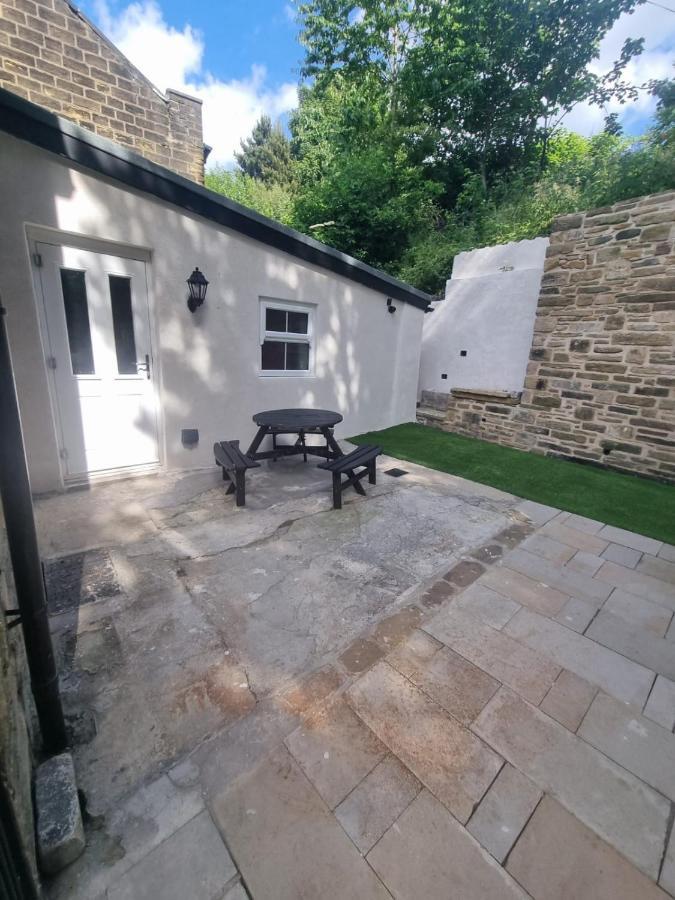 6 Dbl Bed, Central Huddersfield House Inc Parking Buitenkant foto