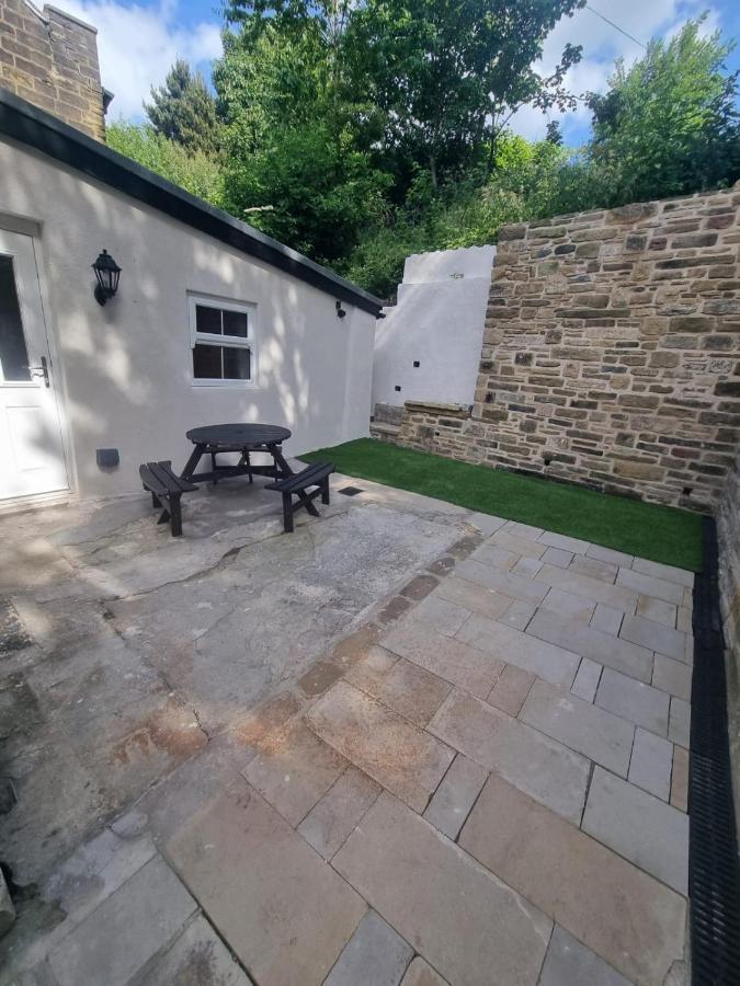 6 Dbl Bed, Central Huddersfield House Inc Parking Buitenkant foto